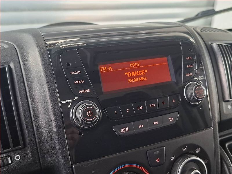 Peugeot Boxer (2018) 2.0 BlueHDi, Valník, ČR - fotka 13 z 18