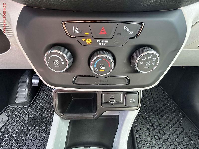 Jeep Renegade (2020) 1.0 T-GDi, autoAC, temp - fotka 14 z 17