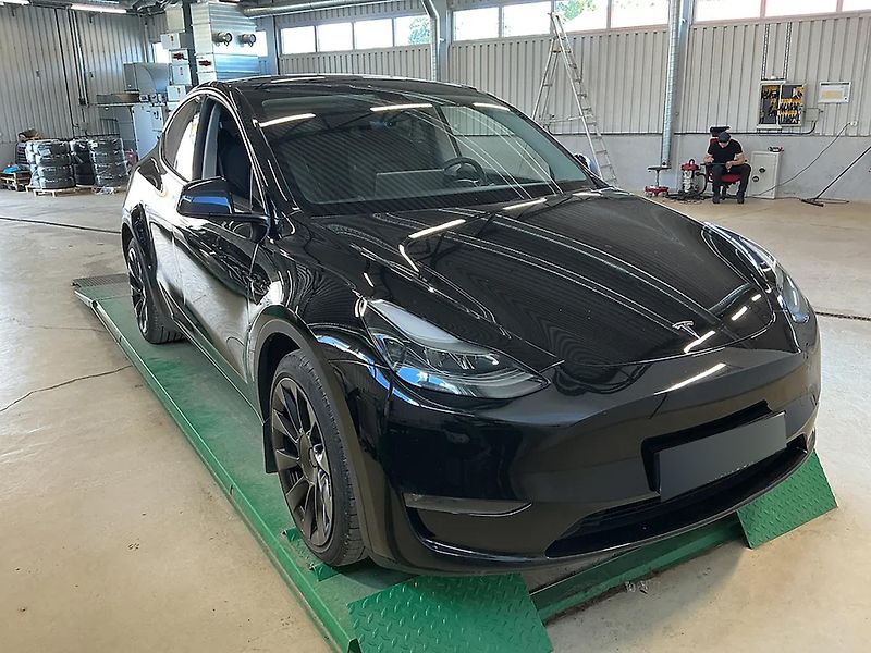 Tesla Model Y (2023) Long Range AWD - fotka 1 z 7