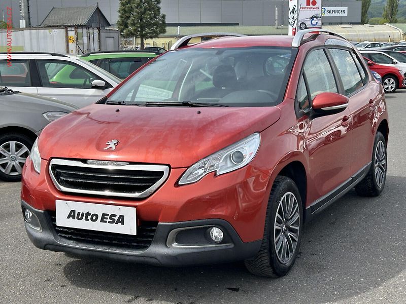 Peugeot 2008 (2015) 1.2PT, ČR, AC, park.asist - fotka 3 z 14