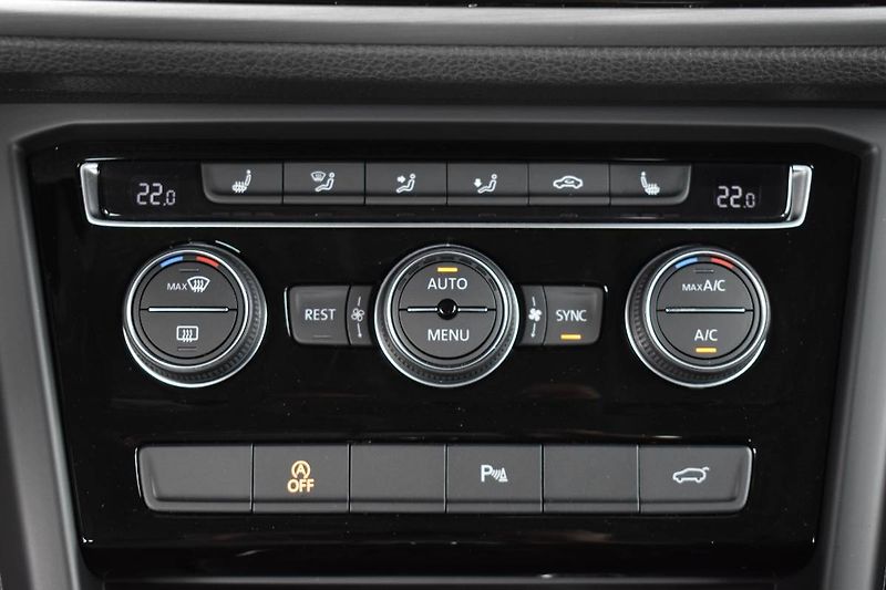 Volkswagen Touran (2022) 1.5TSI 110kW DSG, LED - fotka 23 z 23