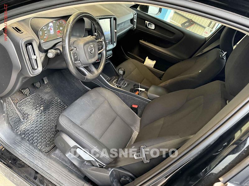Volvo XC40 (2021) 1.5 T2, 2.maj,ČR, servis - fotka 3 z 3