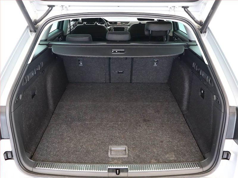 Škoda Superb (2015) Ambition 2.0 TDI, Automat - fotka 12 z 19