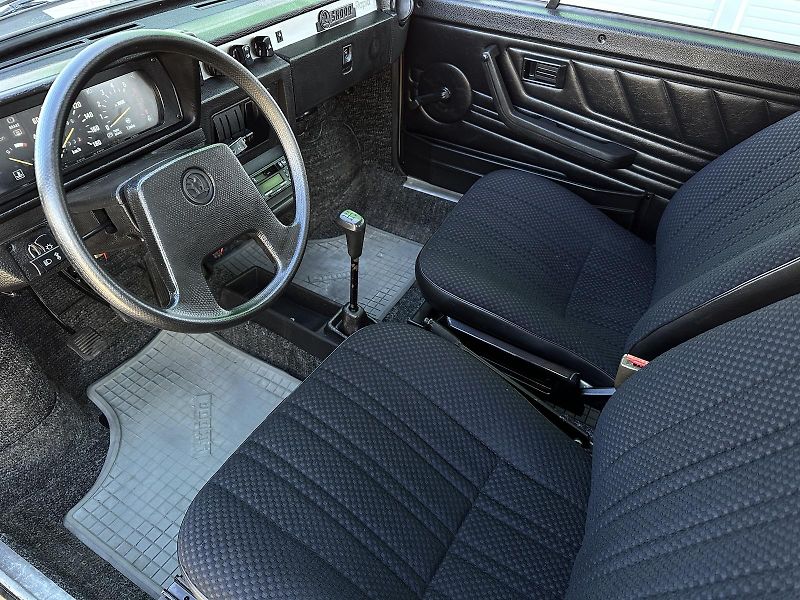 Škoda Rapid 130 5speed 43kW Autorádio STŘE - fotka 9 z 27
