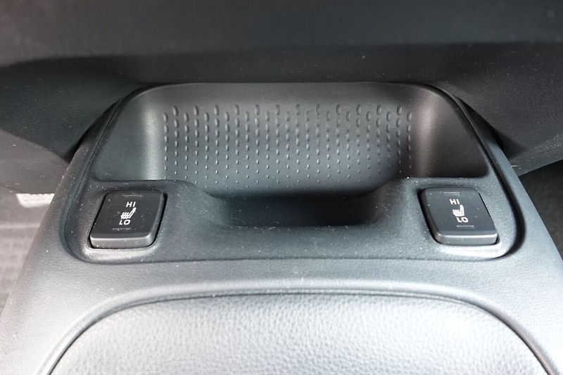 Toyota Corolla 1,8HSD Comfort + Style - fotka 21 z 31