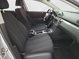 Volkswagen Passat (2008) 1.6, Tempomat, Vyhř. sedaček - náhled 9