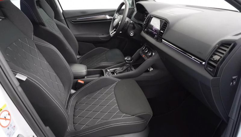 Škoda Karoq 1.5 TSI Sportline Matrix DCC - fotka 13 z 16