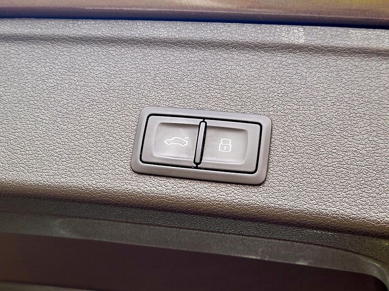 Audi A4 TDi S-tron 140kW Quattro,CZ    - fotka 17 z 53