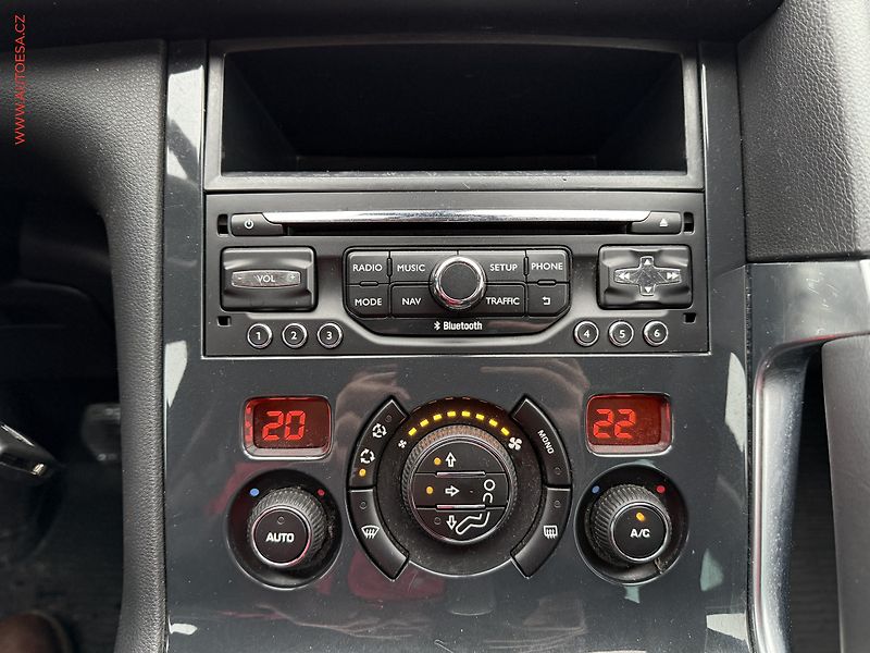 Peugeot 3008 (2016) 1.6 HDi, AT, TZ, park.asist - fotka 15 z 16