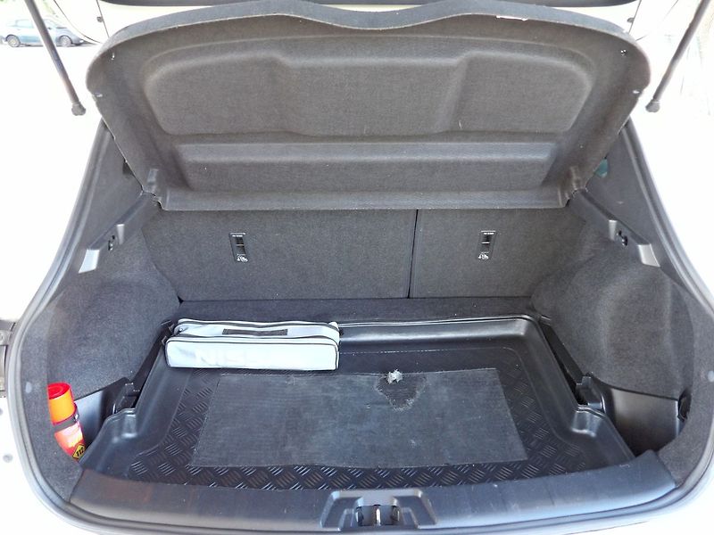 Nissan Qashqai 1.6dCi 4WD Tažné Kamera ČR - fotka 24 z 33