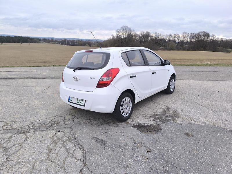 Hyundai i20 1.3 DOLOŽENÉ KM.PRVNÍ MAJ. - fotka 7 z 25