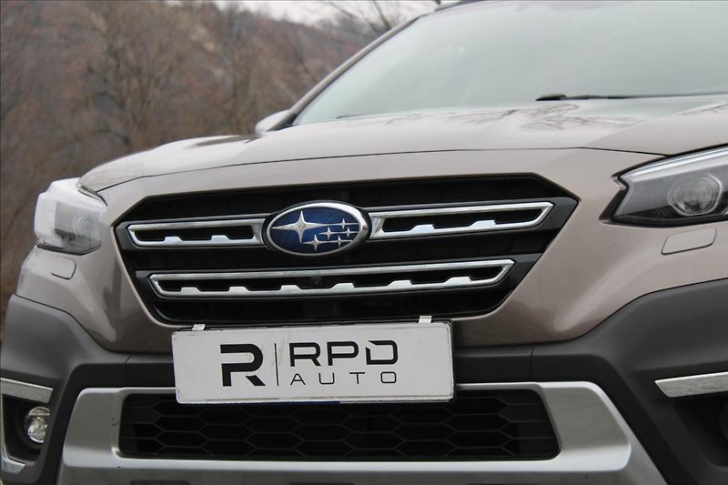 Subaru Outback 2.5i AWD / Touring / DPH / CZ - fotka 32 z 41