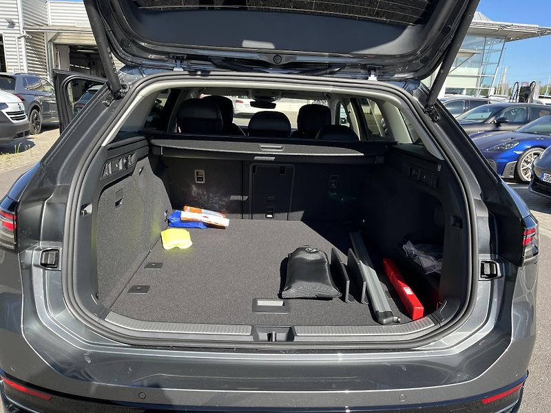 Volkswagen Passat Elegance 2,0 TDI 142 kW 4MOTIO - fotka 23 z 26