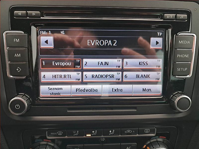 Volkswagen Golf (2010) 2.0 GTI, Serv.kniha, Xenony - fotka 13 z 17