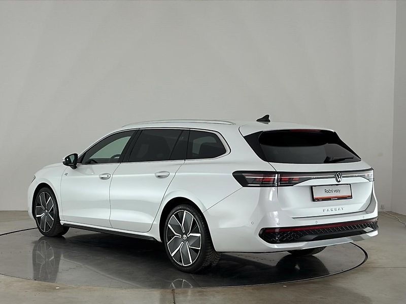 Volkswagen Passat R-Line - fotka 15 z 31