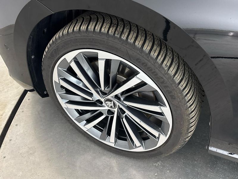 Škoda Superb Laurin & Klement 4x4 DSG - fotka 27 z 31