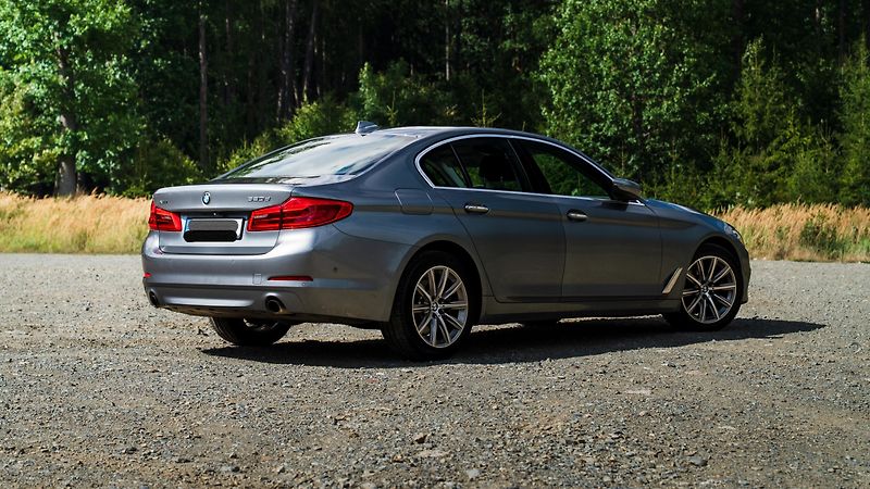 BMW Řada 5 (2017) BMW 520d xDrive Limousine - fotka 4 z 43