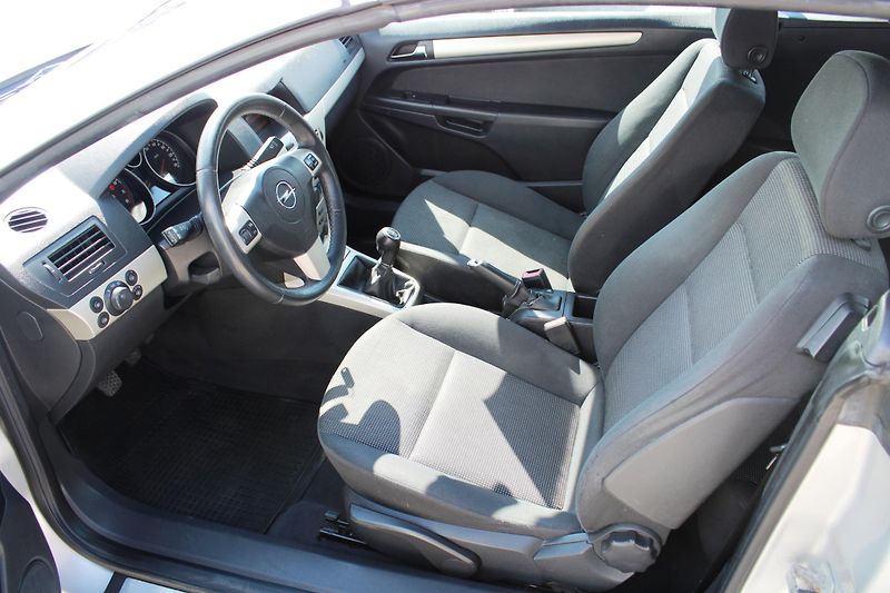 Opel Astra (2007) REZERVACE - fotka 11 z 18