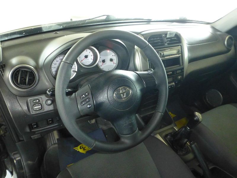 Toyota RAV4 (2004) 2,0D*DIGI**ALU**PARK.S***4X4 - fotka 12 z 24