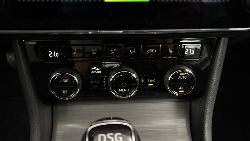 Škoda Superb 2.0 TDI DSG Style Combi - fotka 13 z 28