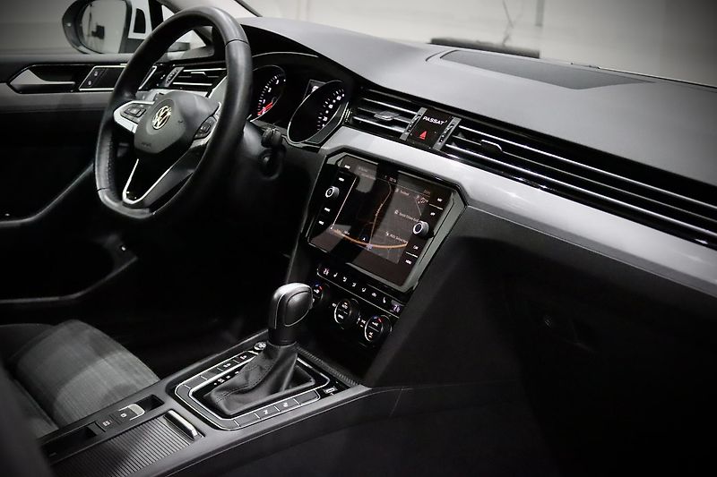 Volkswagen Passat B8 FL Var. 2.0 TSI 140 kW DSG - fotka 13 z 46