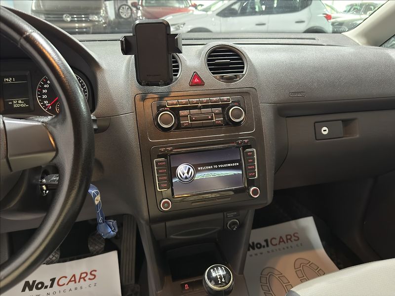 Volkswagen Caddy 1,6   TDI MAXI 7 MÍST SERVIS - fotka 10 z 20