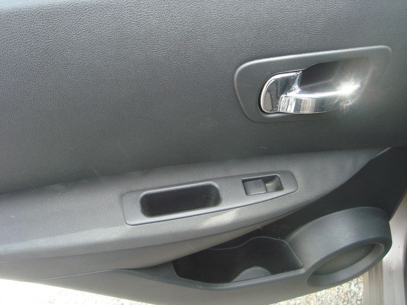 Nissan Qashqai (2007) 2,0  - fotka 6 z 15