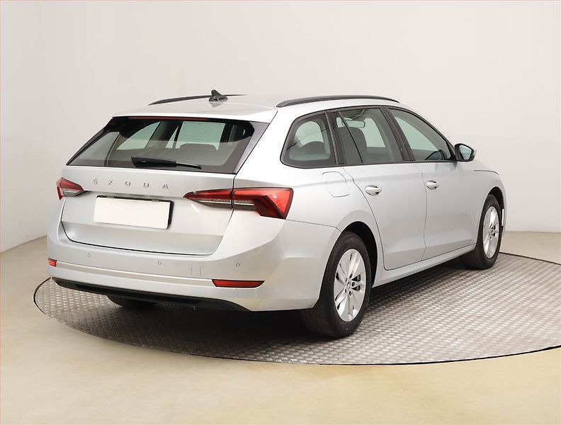 Škoda Octavia (2023) Ambition 2.0 TDI, ČR,1.maj - fotka 5 z 24