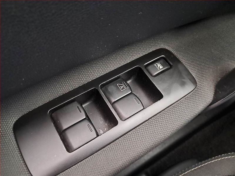 Nissan Qashqai (2009) 1.6, Tempomat - fotka 15 z 16