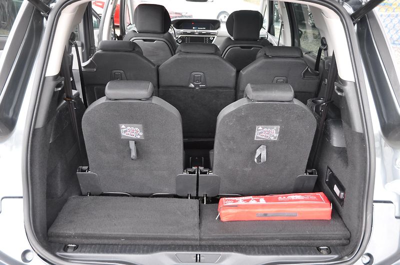 Citroën Grand C4 Picasso 1.6HDi 88kW Exclusive Automat - fotka 8 z 24