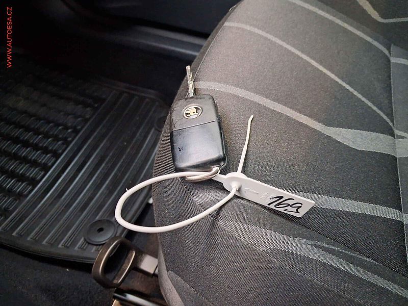 Škoda Roomster (2014) 1.2 TSi, Fresh, park.čidla - fotka 16 z 16