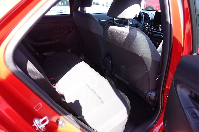 Toyota Yaris Cross 1,5 HEV Style - fotka 13 z 33