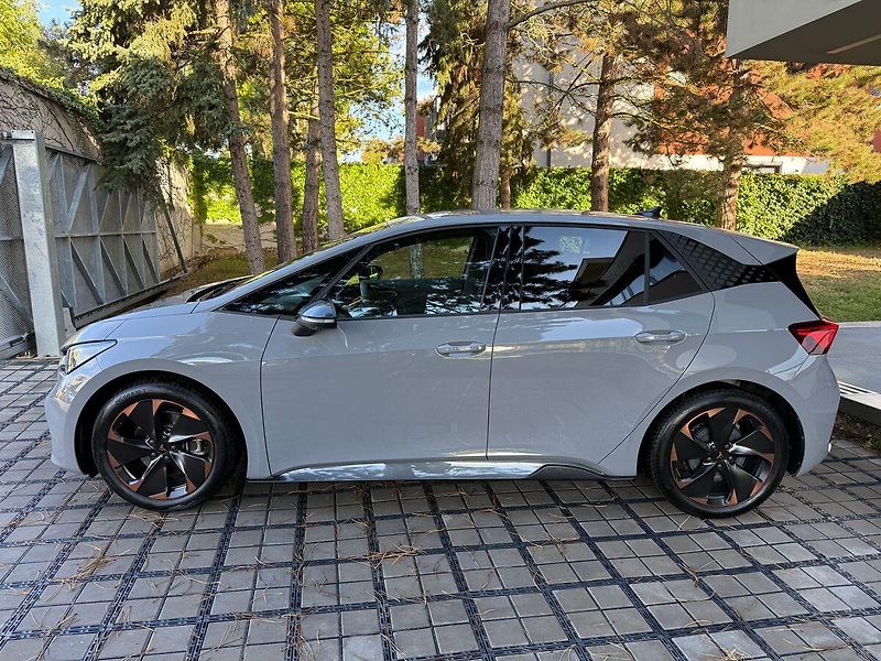 Cupra Born 150kW 360° kamera HUD 62kWh ba - fotka 3 z 45