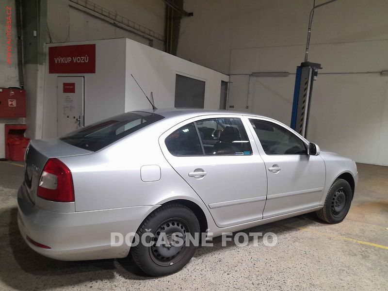 Škoda Octavia (2011) 1.6, ČR, servis.kniha, AC - fotka 2 z 3