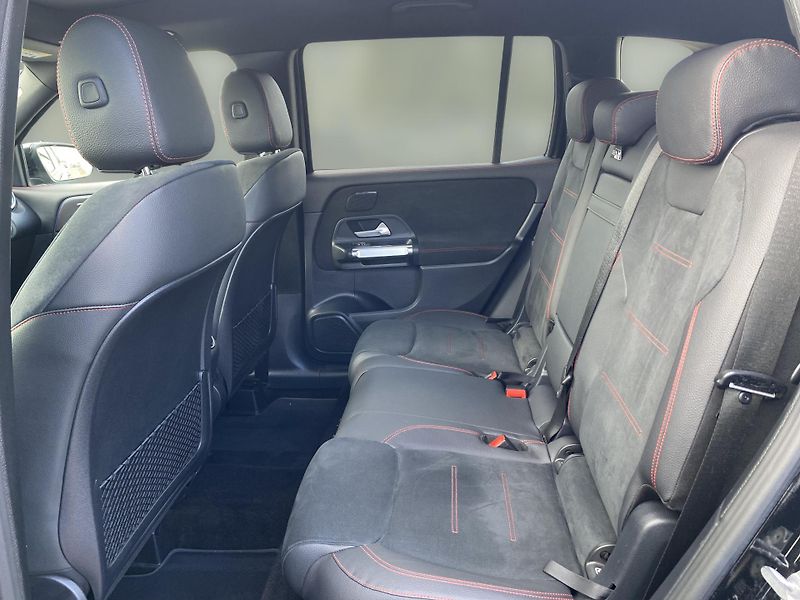 Mercedes-Benz GLB 200d 4M AMG - fotka 15 z 26