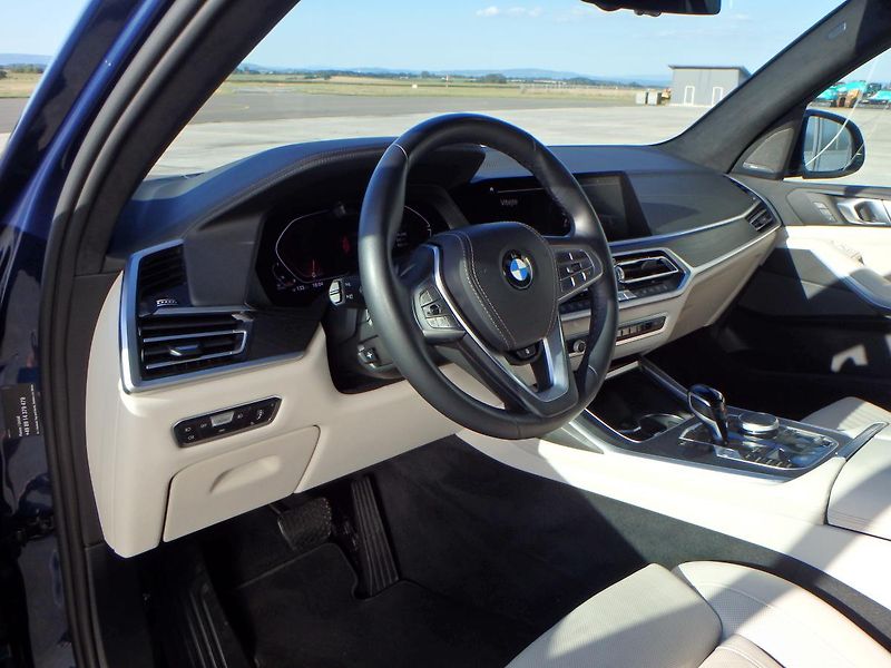 BMW X7 (2022) 4.0 d, INDIVIDUAL - fotka 8 z 26