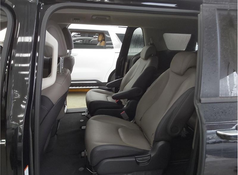 Kia Carnival 2.2-9MÍST-NA CESTĚ - fotka 10 z 15