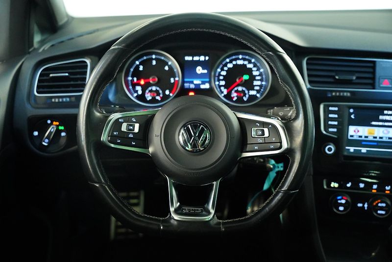 Volkswagen Golf - fotka 19 z 29