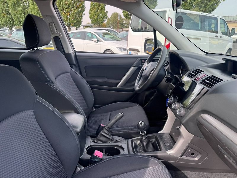 Subaru Forester (2014) 4x4 2,0i 110KW STK ITÁLIE - fotka 42 z 49