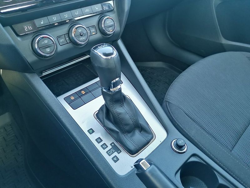 Škoda Octavia (2015) 2.0 TDi DSG Style,Navi,ACC - fotka 11 z 30