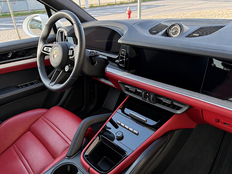 Porsche Cayenne (2024) 3.0 Sport Chrono, BOSE,PANO - fotka 8 z 11