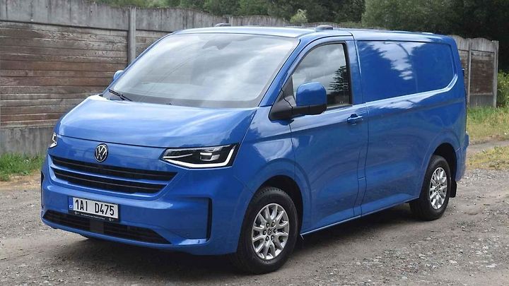 Volkswagen Transporter existuje již v sedmé generaci.