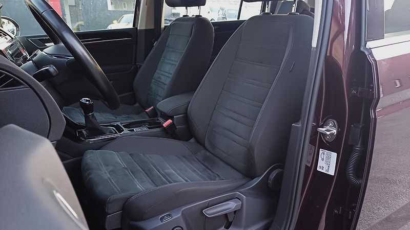 Volkswagen Touran 2.0 TDI 110kW HIGHLINE - fotka 22 z 50