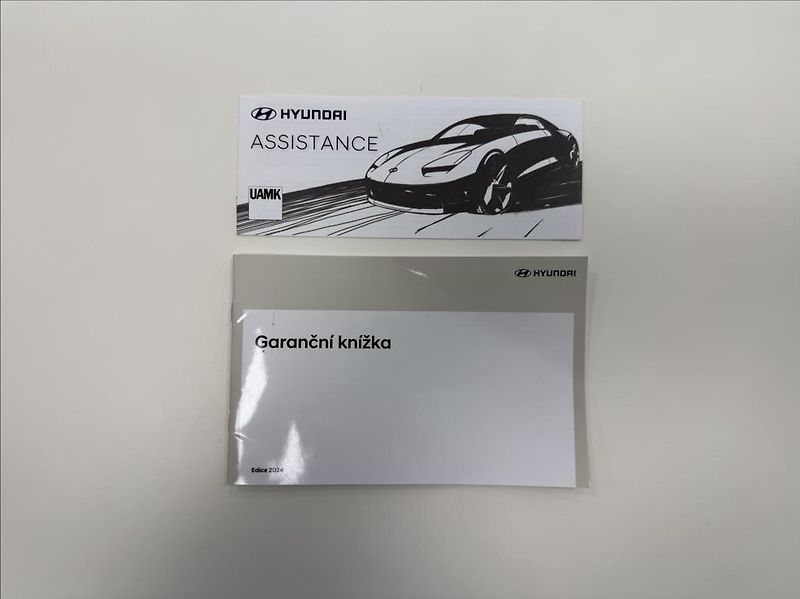 Hyundai Staria 1,6 T HEV 7M  Luxury Panorama - fotka 25 z 26