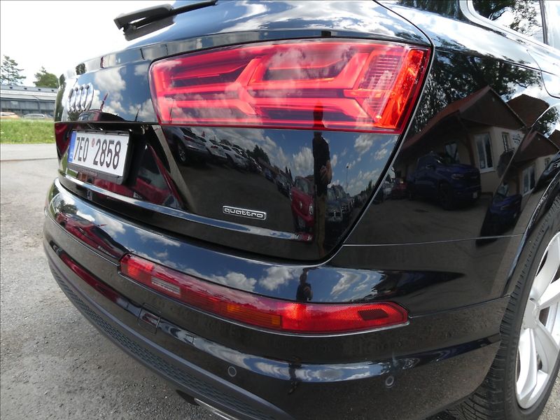 Audi Q7 3,0 TDiV6 200kW S-LINE,QUATTRO - fotka 10 z 48