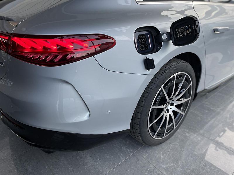 Mercedes-Benz EQS 580 4MATIC AMG linie - fotka 27 z 36