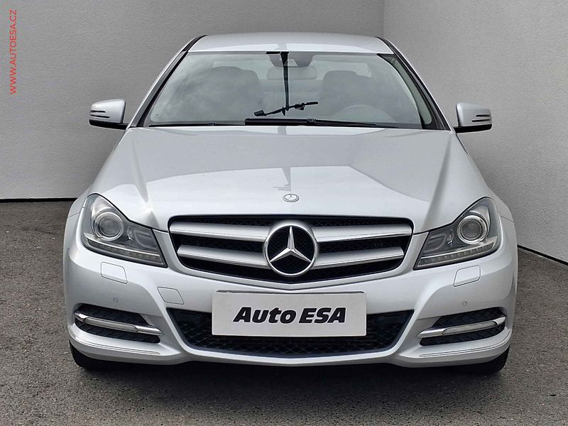 Mercedes-Benz Třídy C (2012) 1.8 C180, AT, bixen - fotka 2 z 20
