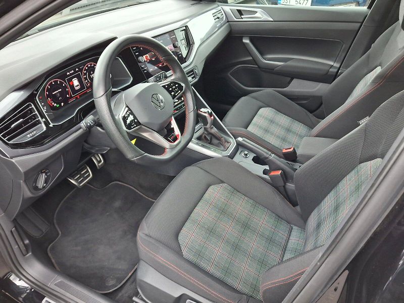 Volkswagen Polo (2023) GTI DSG 2,0TSi 152kW - fotka 6 z 34