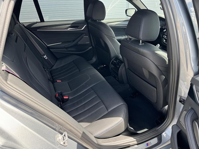 BMW Řada 5 520d xDrive Touring - fotka 14 z 17