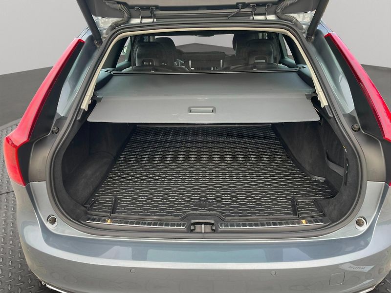 Volvo V90 (2018) D4, 140kW, Momentum - fotka 20 z 28